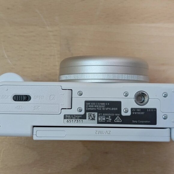 Sony ZV-1 II Vlog Camera for Content Creators & Vloggers (White) - ZV-1M2 - Picture 4 of 9